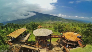 Omah Bambu Merapi: Destinasi Wisata Alam Bernuansa Tradisional